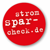 Rotes rundes Logo mit dem Schriftzug stromspar-check.de in weißer Schreibmaschinenoptik