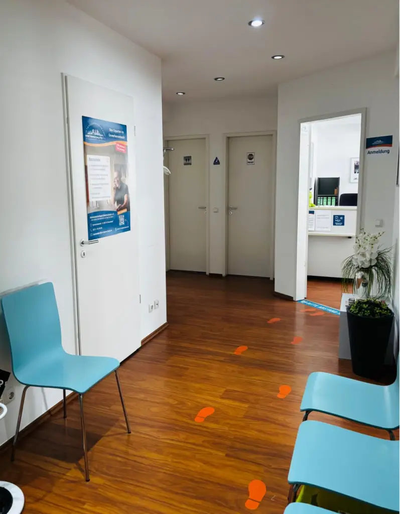Düsseldorf Interessenverband Mieterschutz e.V. Wartebereich Geschäftsstelle Düsseldorf Interessenverband Mieterschutz e.V. mit Sitzplätzen und Anmeldung